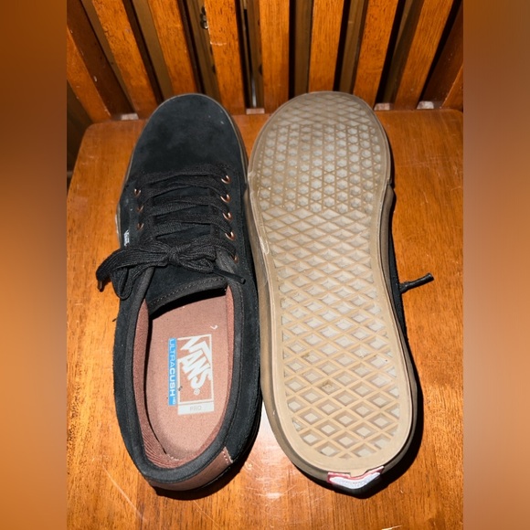 VANS - Picture 7 of 8